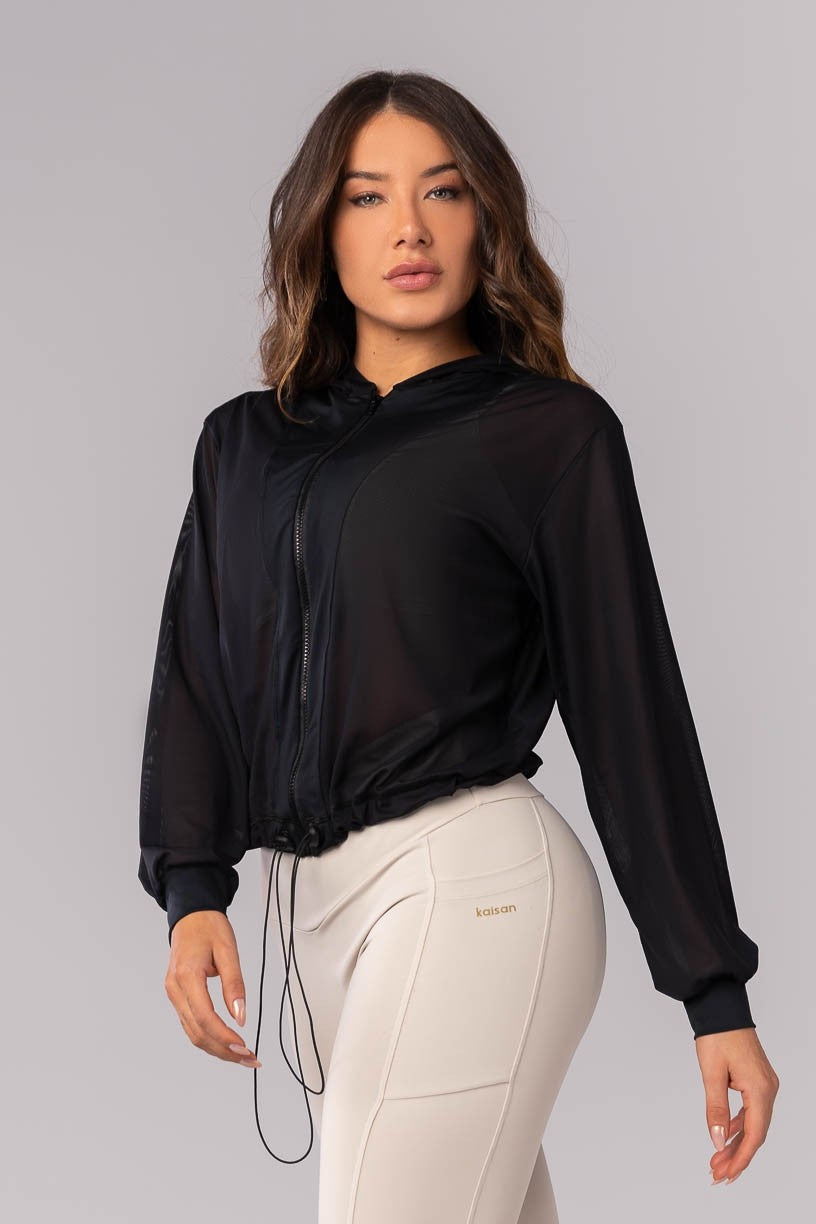 Jaqueta Esportiva em Tule com Regulagem Zíper Capuz e Bolso (Preto) | Ref: K4167-A