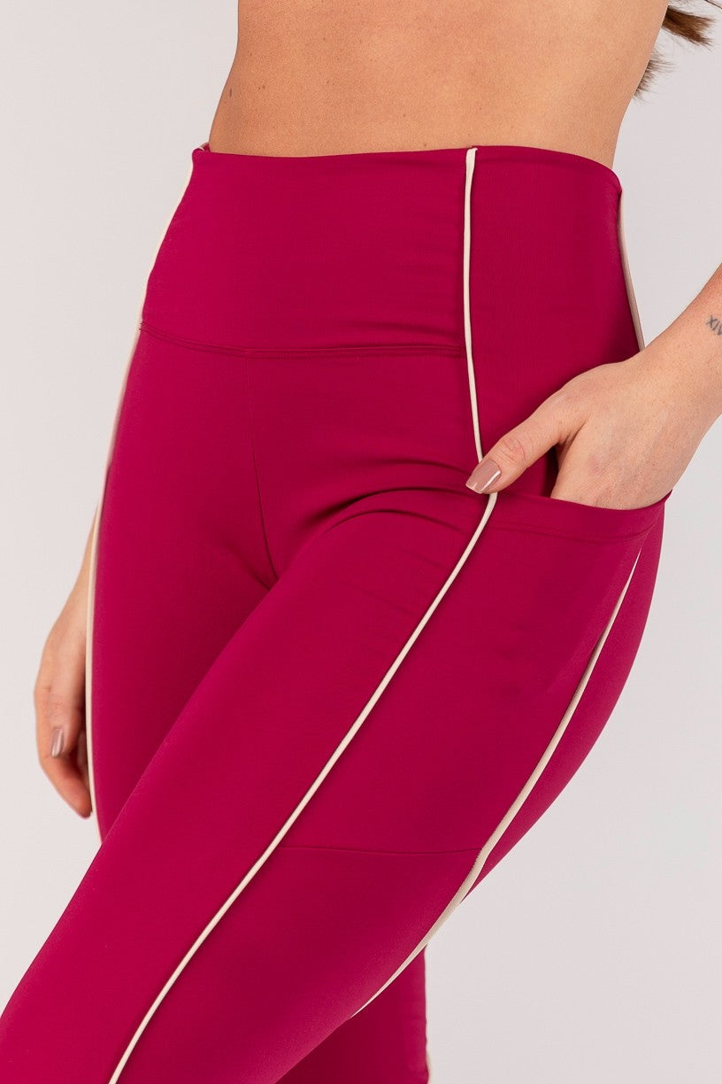 Calça Legging com Bolsos e Vivo (Açaí / Off-White) | Ref: K4647-A