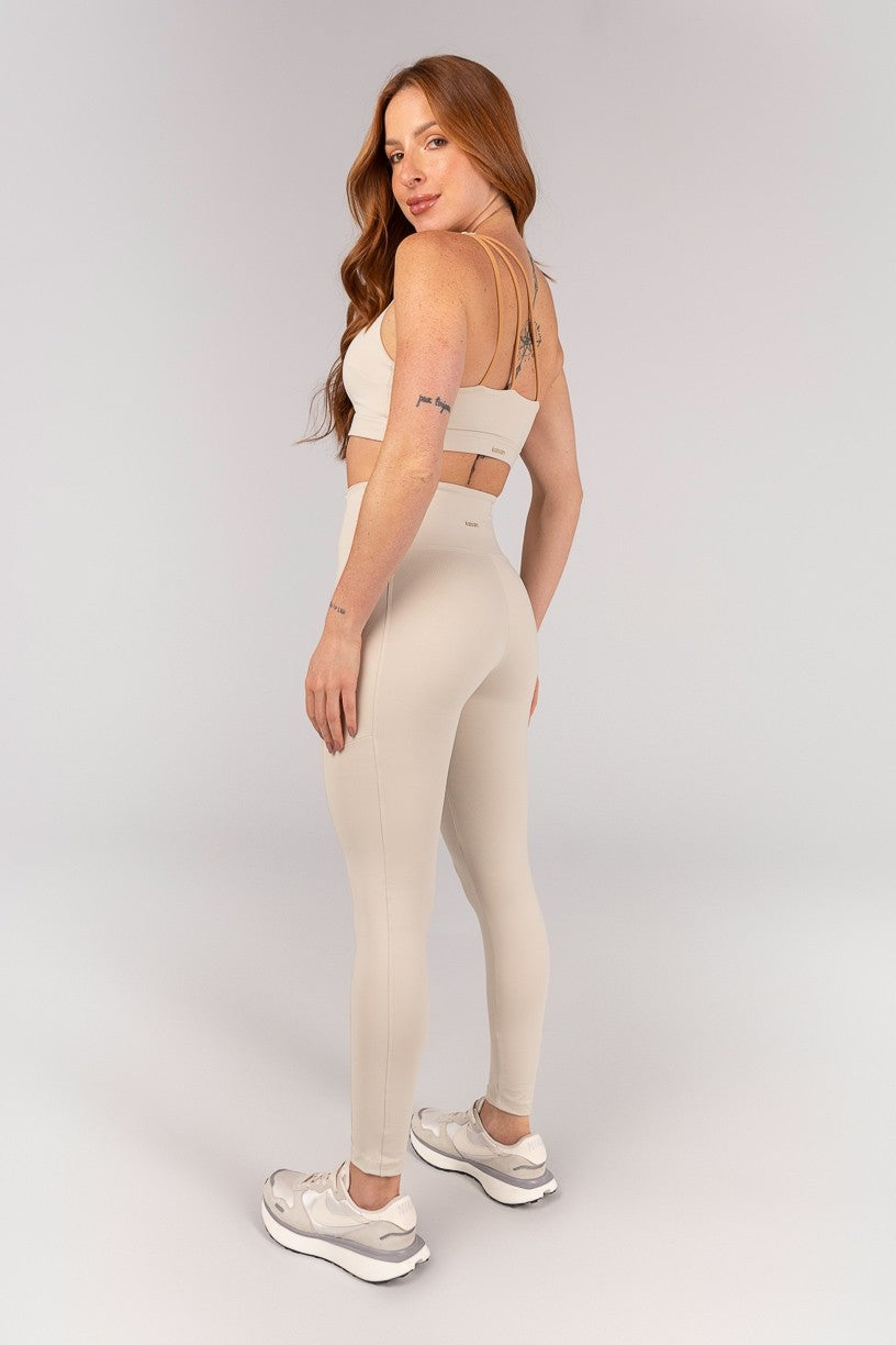Calça Legging sem Cós Aparente e Bolsos (Off-White / Caramelo) | Ref: K4662-A
