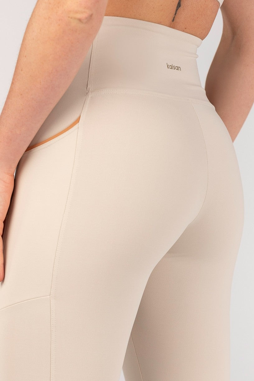 Calça Legging sem Cós Aparente e Bolsos (Off-White / Caramelo) | Ref: K4662-A