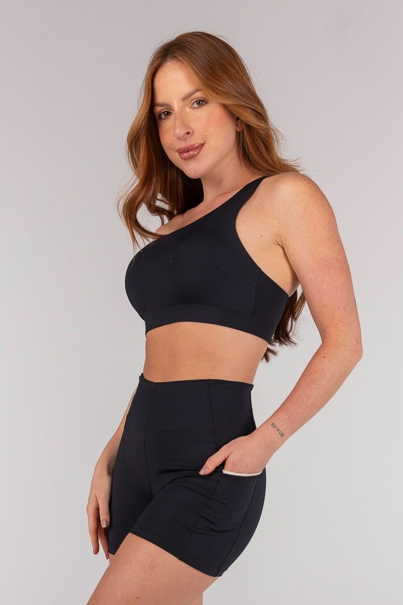 Top com Decote Assimétrico, Abertura e Alças nas Costas (Preto / Off-White) | Ref: K4661-B