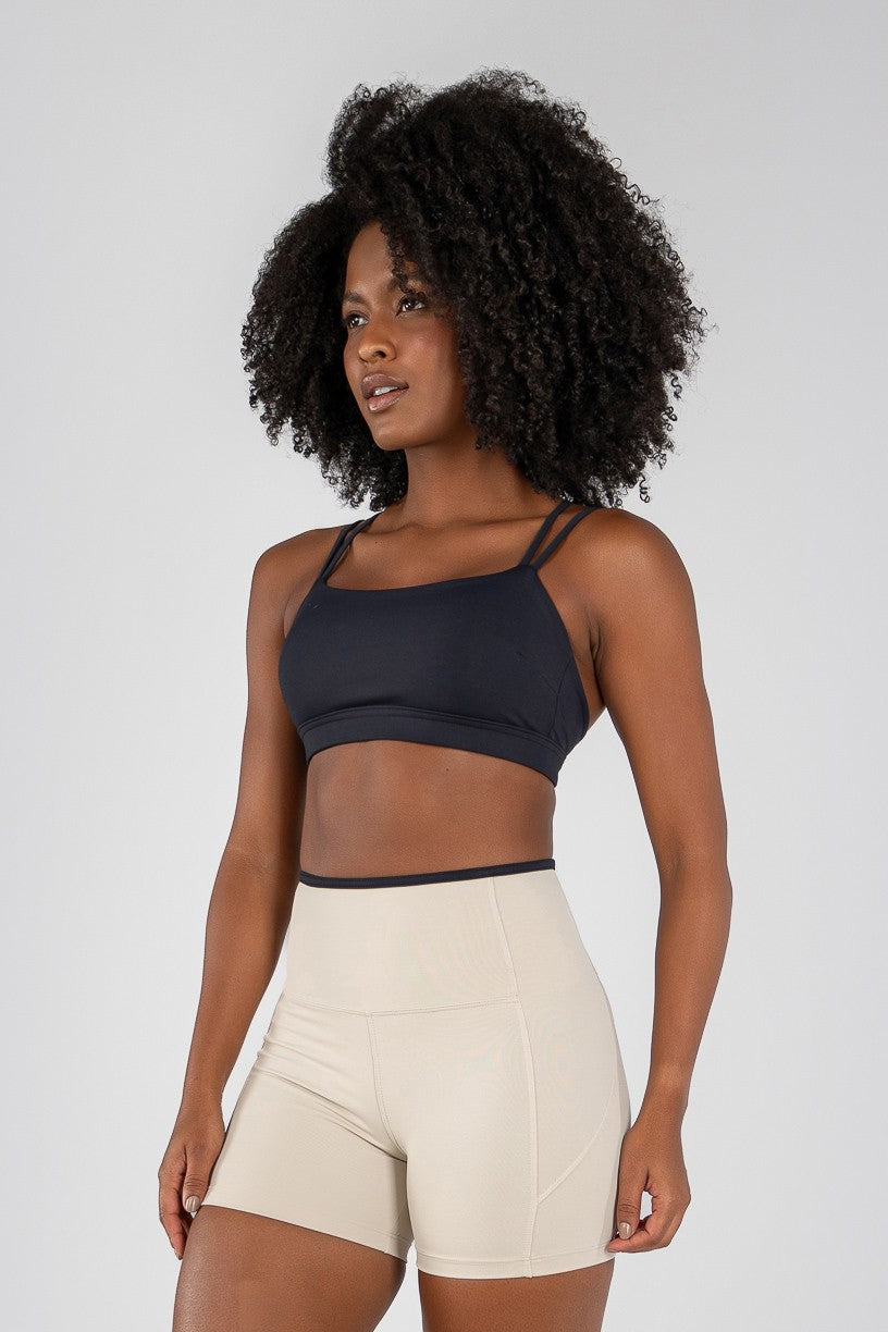 Top com Decote Reto e Alças Duplas (Preto) | Ref: K4812-B