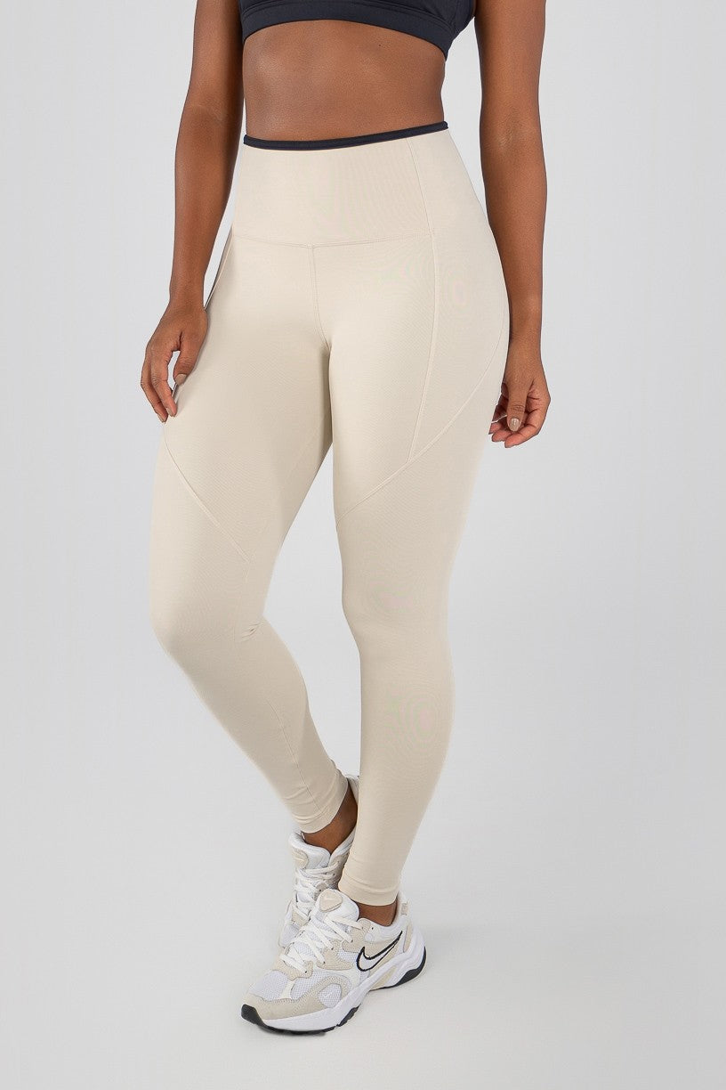 Calça Legging com Pespontos e Viés Contrastantes (Off-White / Preto) | Ref: K4813-B