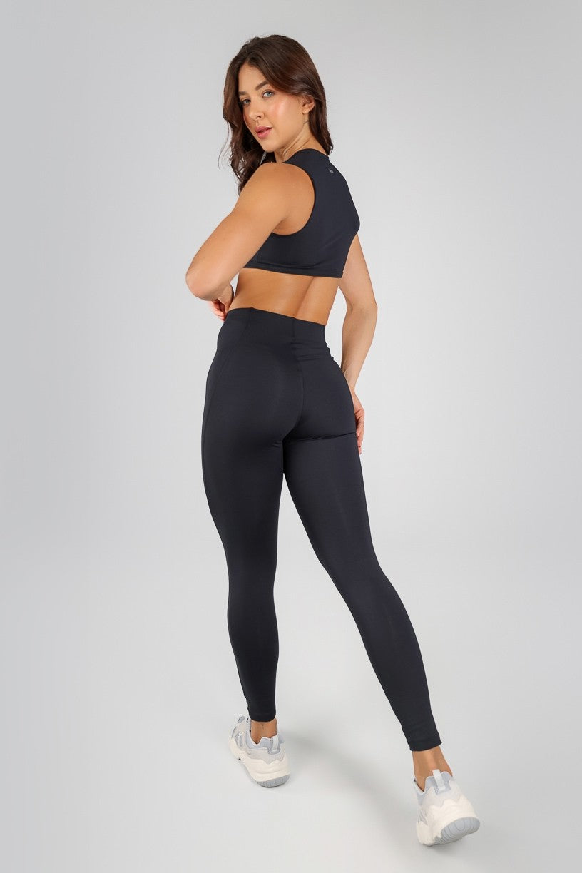 Top com Alças Largas e Decote Reto (Preto) | Ref: K4707-A