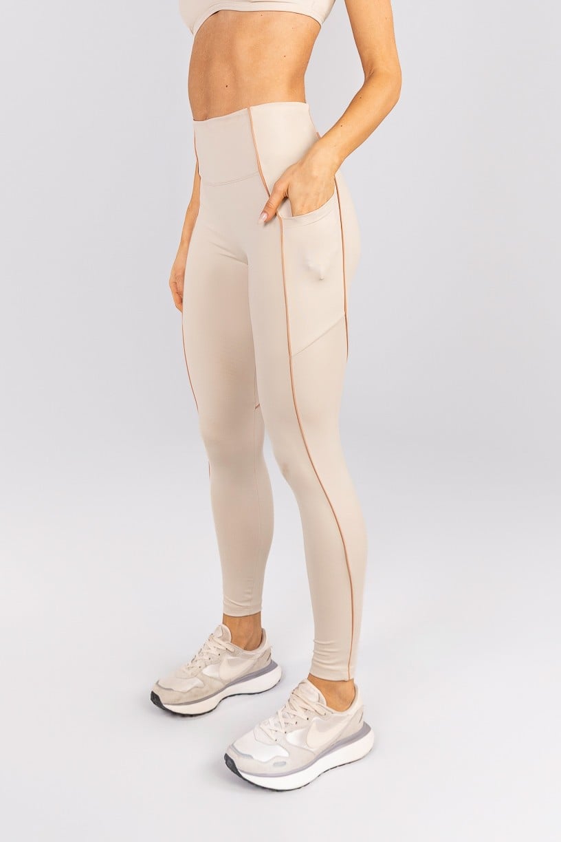 Calça Legging com Bolsos e Vivo (Off-White / Macadâmia) | Ref: K4647-C