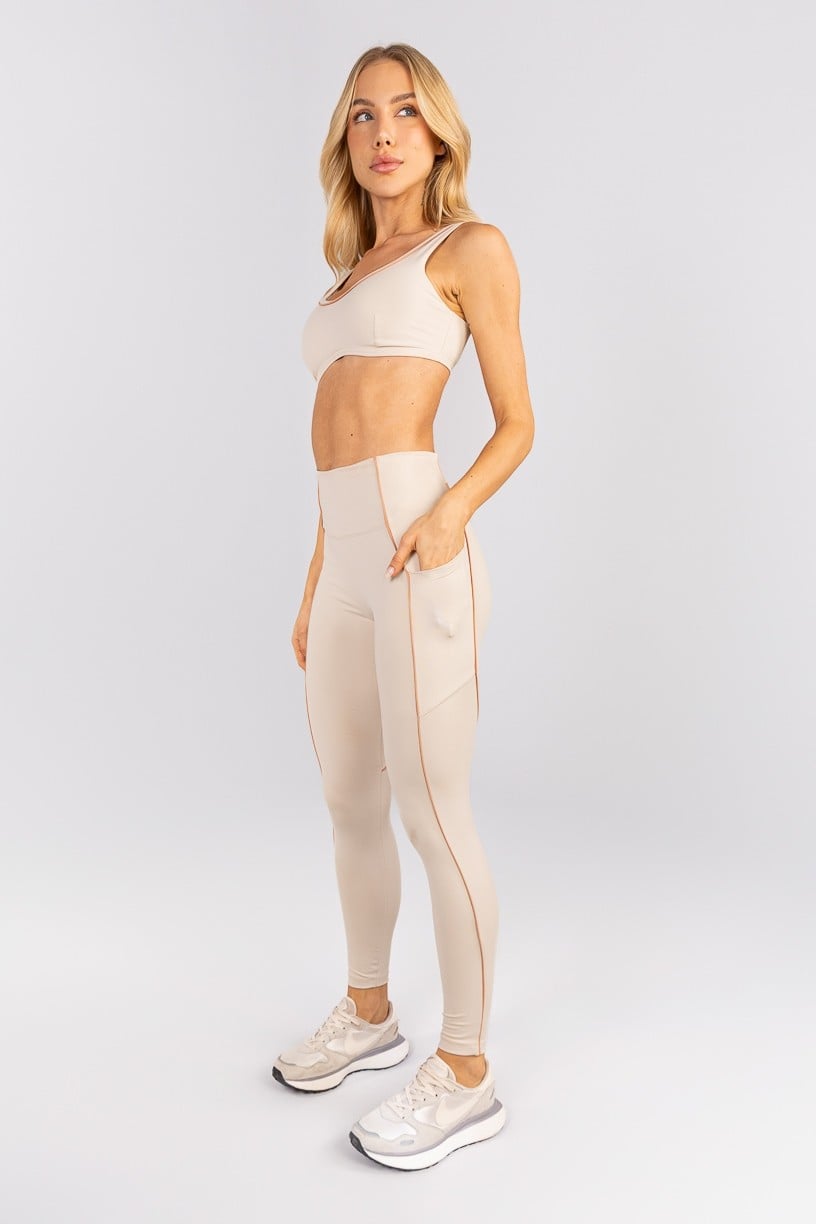 Calça Legging com Bolsos e Vivo (Off-White / Macadâmia) | Ref: K4647-C