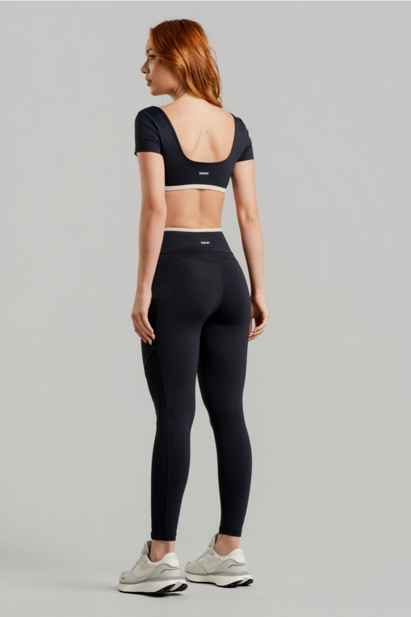 Top Slim com Manga (Preto / Off-White) | Ref: K4877-A