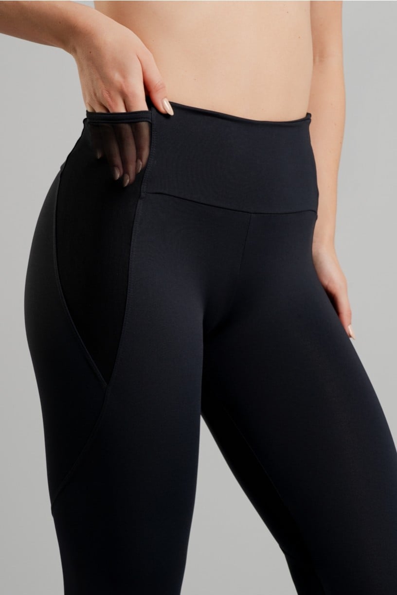 Calça Legging com Bolsos de Tule nas Laterais do Cós (Preto) | Ref: K4887-A